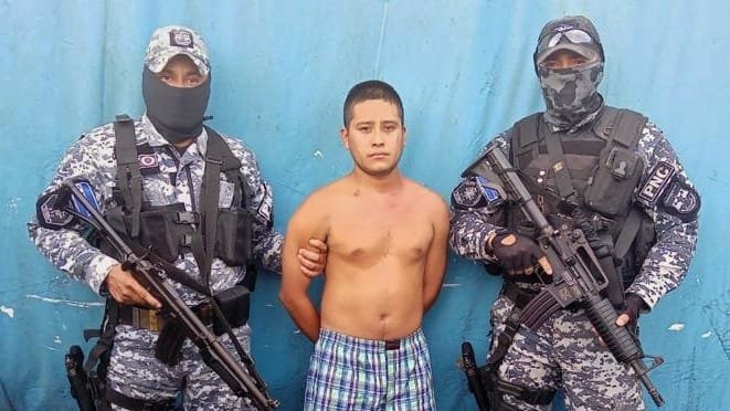 PNC captura, en Santa Tecla, a palabrero de la MS acusado de homicidio y extorsión pnc-captura-en-santa-tecla-a-palabrero-de-la-ms-acusado-de-homicidio-y-extorsion